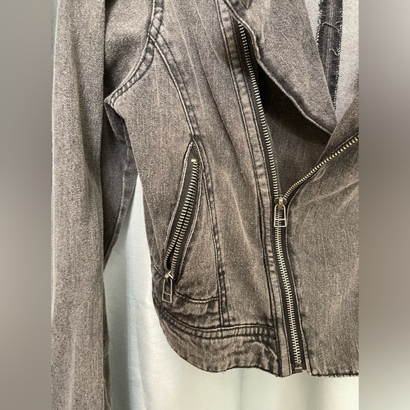 Sound & Matter Distressed Black cropped jean jacket with studs - Picture 3 of 12